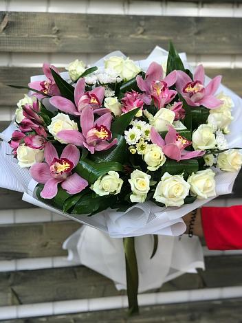 Букет цветов из: Розы и Хризантемы в Янино 1