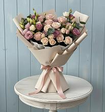 Букет цветов из:  Розы и Лизиантусы в Янино 1