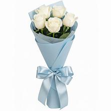 Букет 5 Белых роз Проуд в Янино 1
