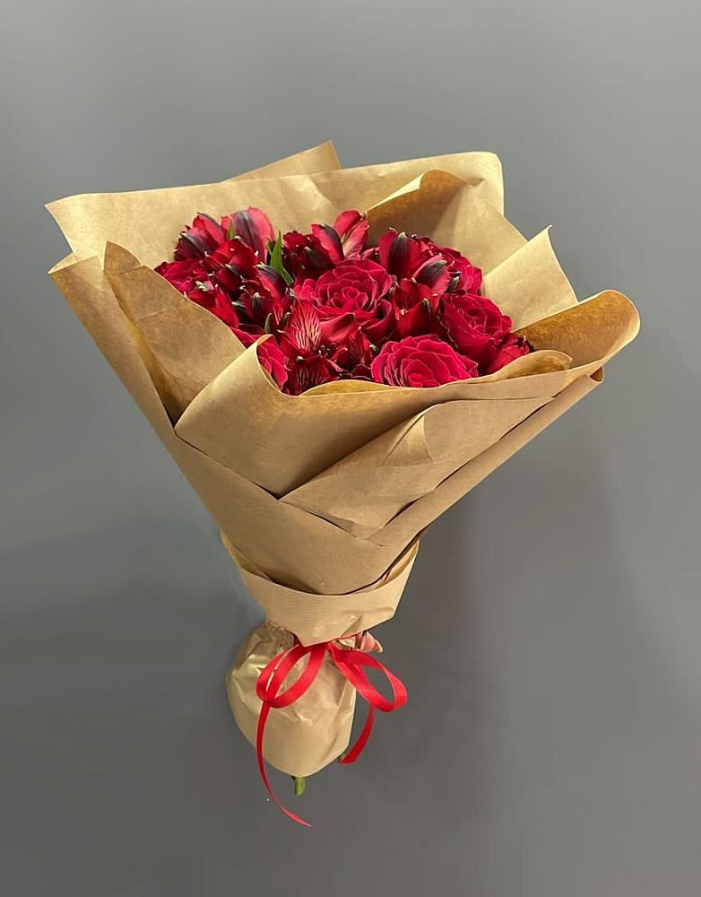 Букет цветов из: Альстромерии и Розы в Янино 1