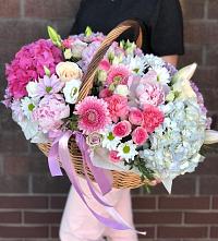 Композиция солнечный день в Янино 1 Цветочная композиция из Розы, Хризантемы, Пионы и Лизиантусы в корзине в Янино 1