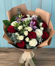 Букет цветов из:  Розы и Альстромерии в Янино 1