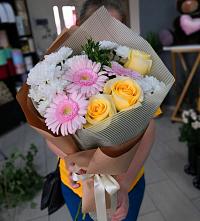 Букет цветов из:  Герберы, Розы и Хризантемы в Янино 1