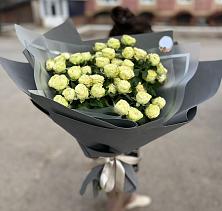 Букет Белые кустовые розы Солинеро в Янино 1