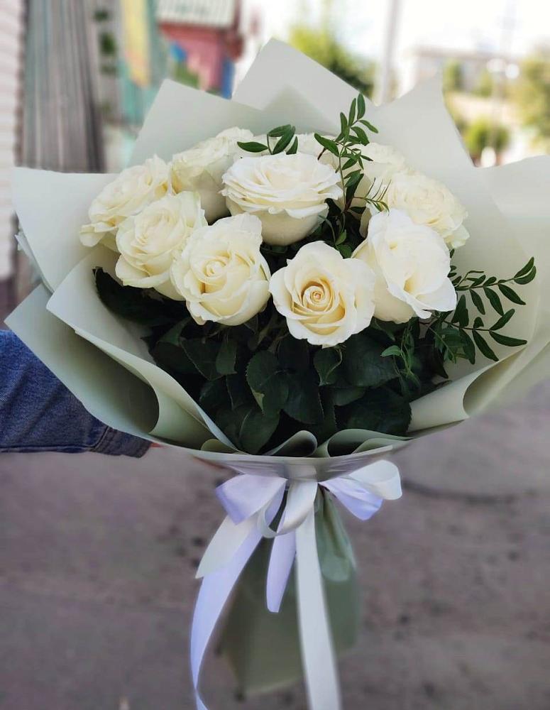 Букет Белые розы Проуд в Янино 1