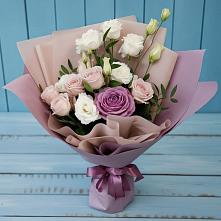 Букет цветов из:  Розы и Лизиантусы в Янино 1