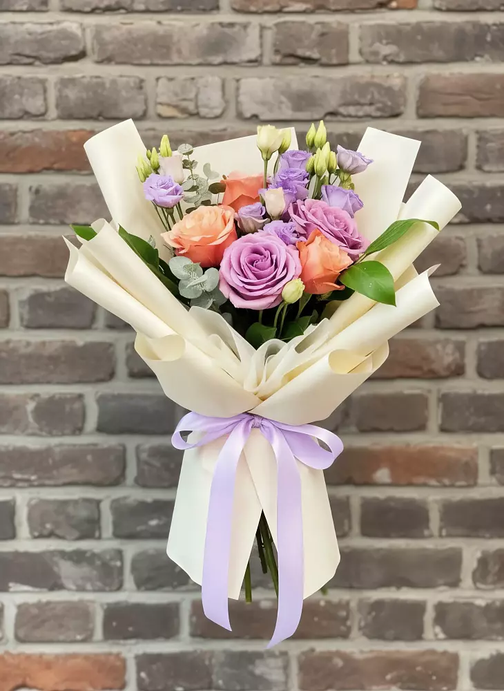 Букет цветов из: Лизиантусы и Розы в Янино 1