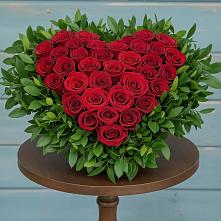 Цветочная композиция из Розы в виде сердца в Янино 1