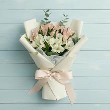 Букет цветов из:  Альстромерии в Янино 1