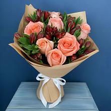 Букет цветов из:  Розы и Альстромерии в Янино 1
