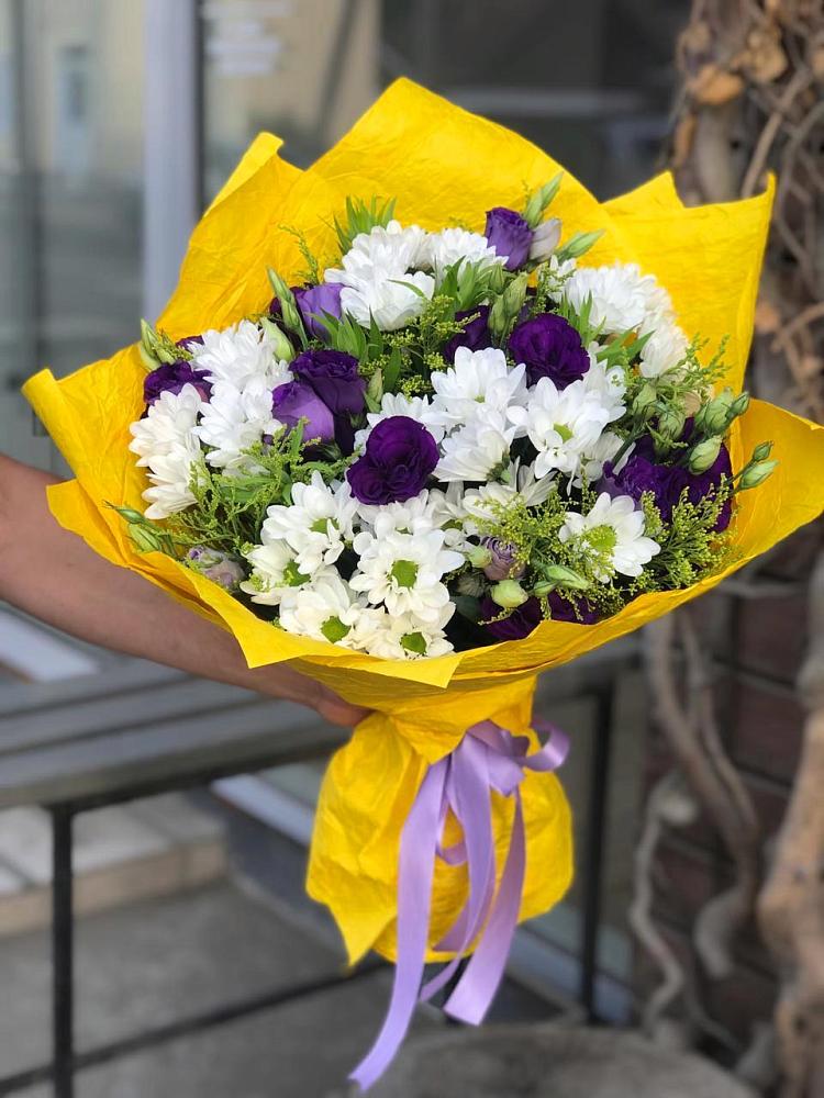 Букет цветов из: Ирисы, Хризантемы и Ромашки в Янино 1