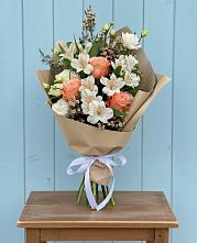 Букет цветов из:  Альстромерии, Лизиантусы, Розы и Хризантемы в Янино 1