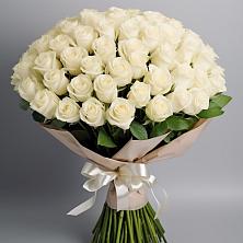 Букет 101 беля роза Белоснежка в Янино 1