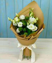 Букет цветов из:  Хризантемы и Лизиантусы в Янино 1