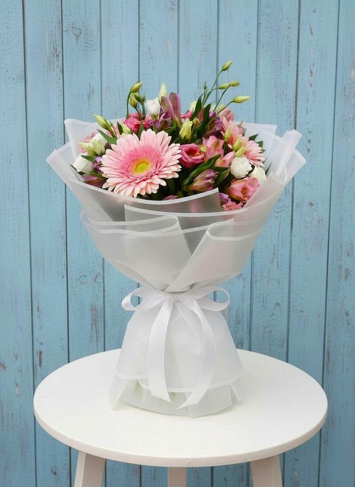 Букет цветов из: Герберы, Альстромерии и Лизиантусы в Янино 1