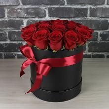 Цветочная композиция из Розы в шляпной коробке в Янино 1