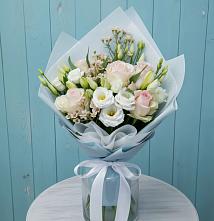 Букет цветов из:  Розы и Лизиантусы в Янино 1