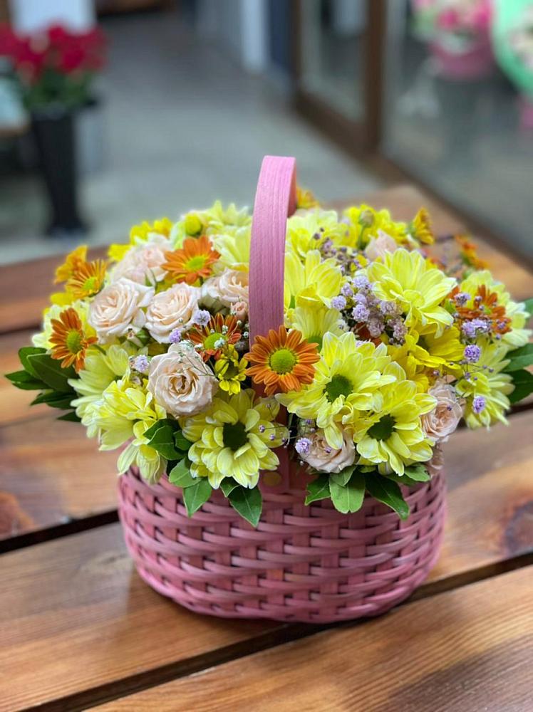 Цветочная композиция из Хризантемы и Розы в корзине в Янино 1