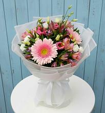 Букет цветов из:  Герберы, Альстромерии и Лизиантусы в Янино 1