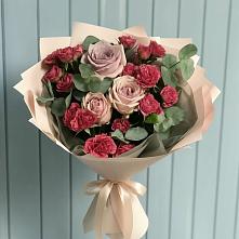 Букет цветов из:  Гвоздики и Розы в Янино 1