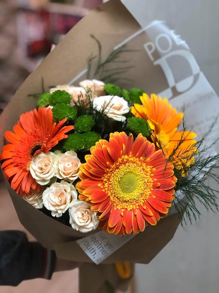 Букет цветов из: Герберы, Хризантемы и Розы в Янино 1