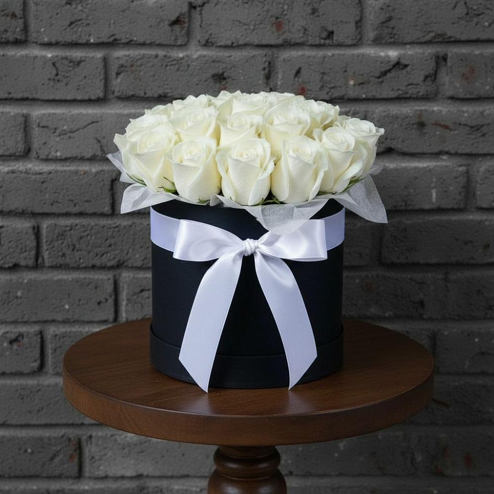 Цветочная композиция из Розы в шляпной коробке в Янино 1