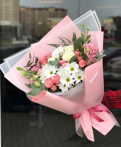 Букет цветов из: Розы, Лизиантусы и Хризантемы в Янино 1
